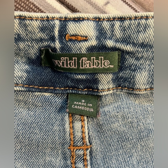 High waisted light wash jean short shorts - Picture 4 of 6